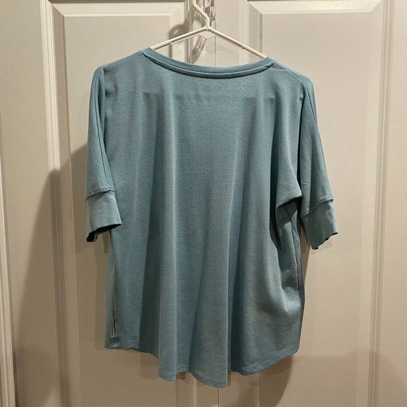 Eddie Bauer Light Blue Short Sleeve Top Size Medium - Picture 2 of 4